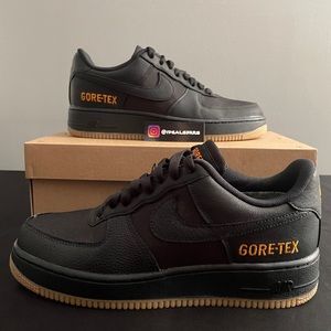 Nike Air Force 1 Goretex size 7.5